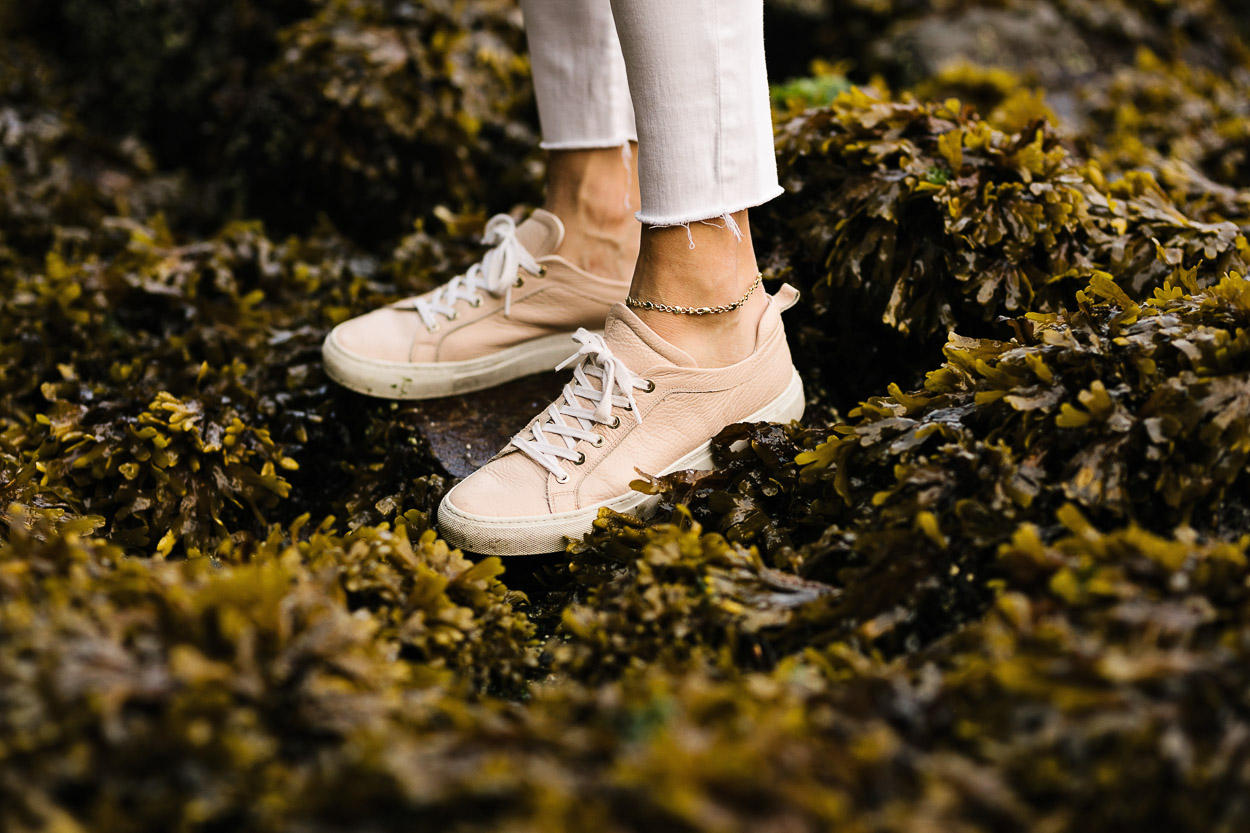 M Gemi Palestra sneaker is styled by A Glam Lifestyle blogger Amanda in Vancouver at Stanley Park