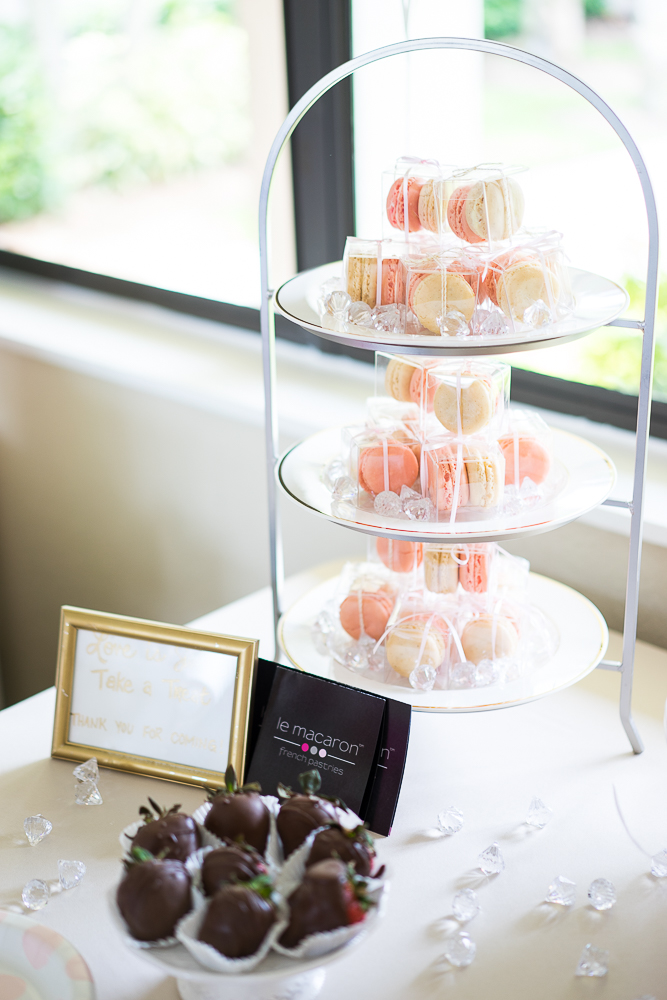 Le Macaron for guest favors