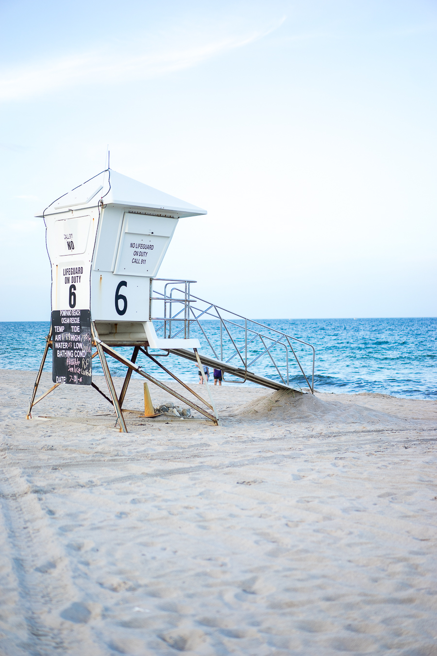 A Glam Lifestyle Blogger Amanda Champion - in photo: Lifeguard pompano beach