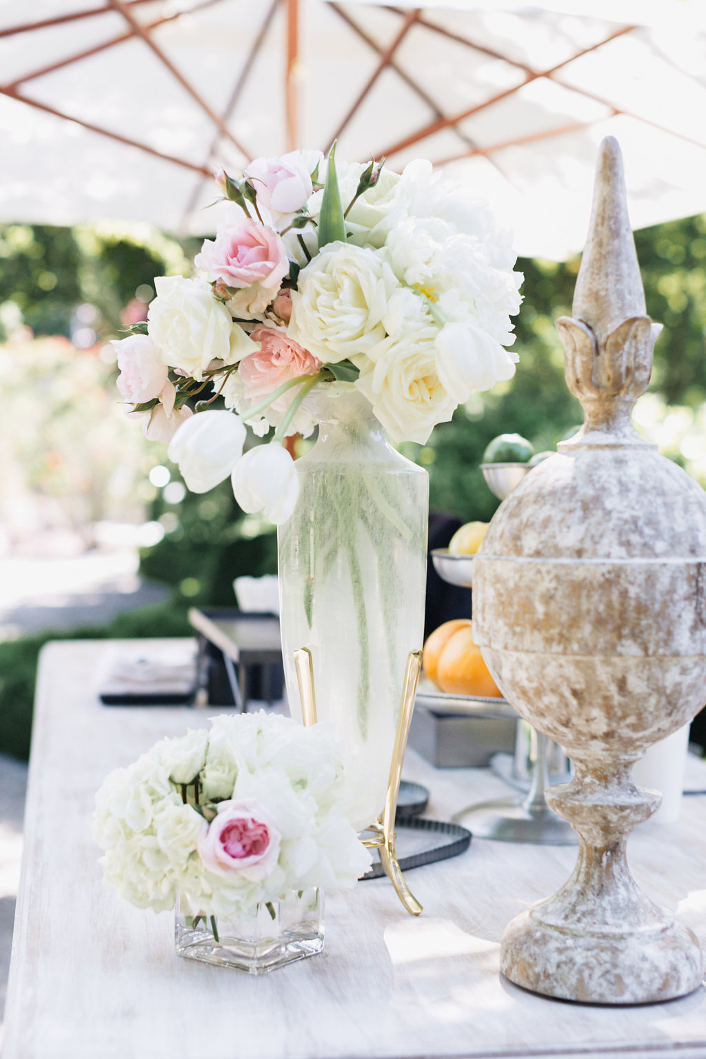 A Glam Lifestyle Blogger Amanda Champion shares here wedding decor details - in photo: Cocktail Hour Design and Details