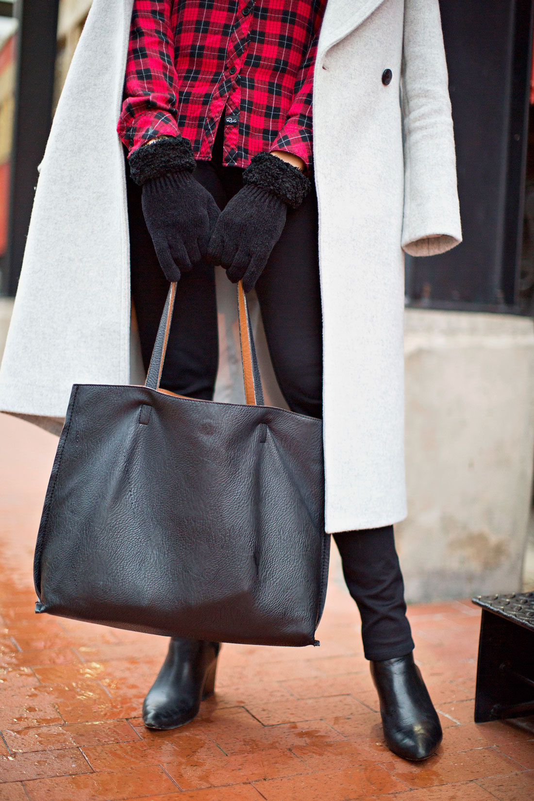 Nordstrom reversible tote is a casual winter fashion accessory for Amanda from A Glam Lifestyle blog