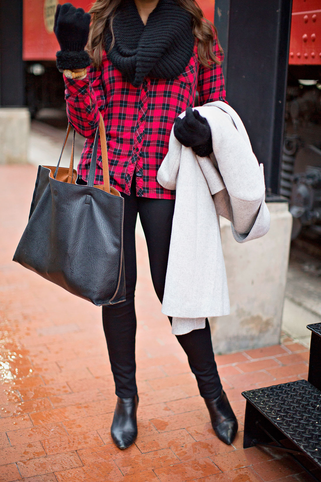 A Glam Lifestyle fashion blogger Amanda uses Nordstrom reversible tote and black furry gloves for casual winter outfit