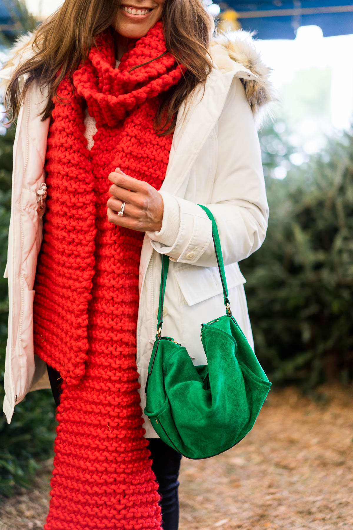A Glam Lifestyle blogger Amanda shows you how to wear an oversized sweater for the holidays