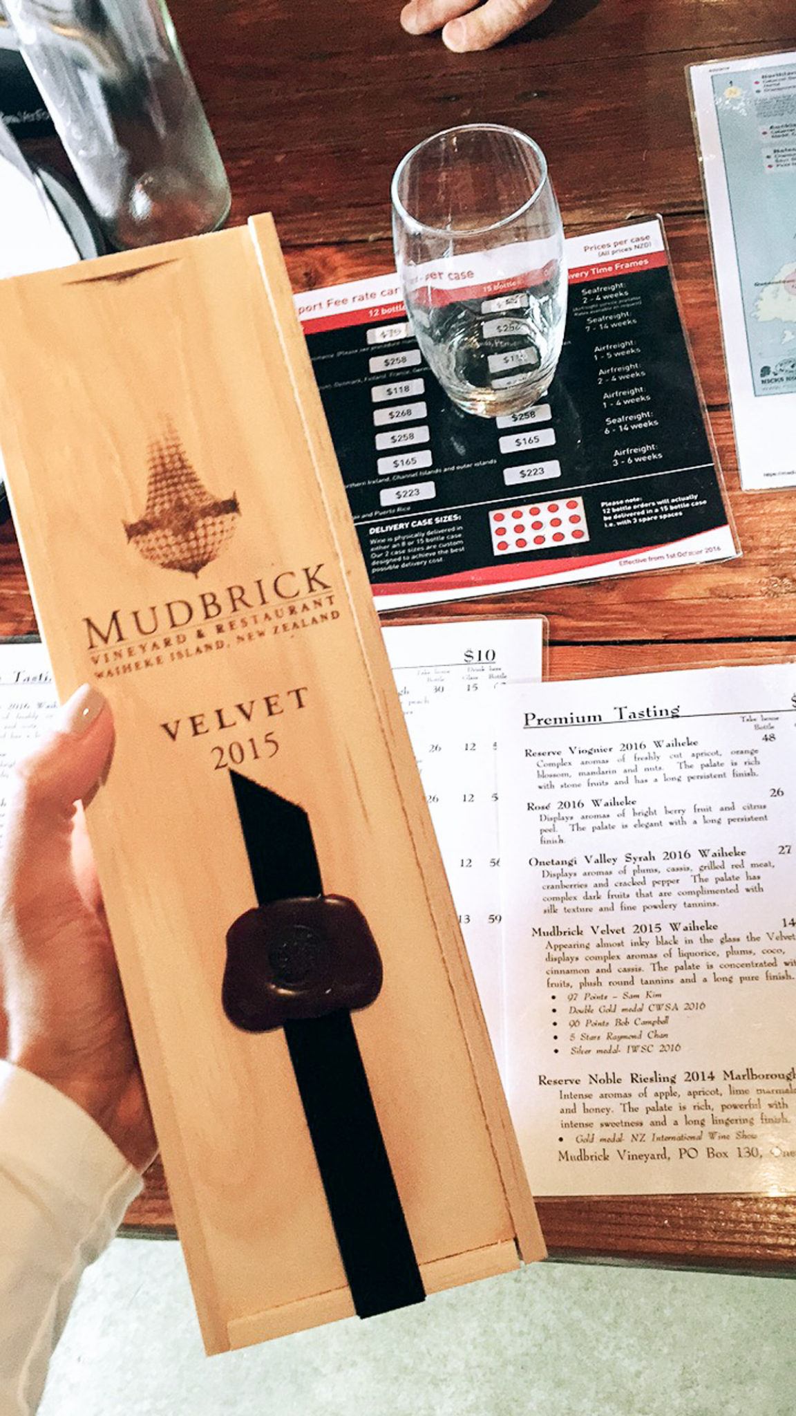 Blogger Amanda from A Glam Lifestyle visits Mudbrick Restaurant and Winery and shares the best Waiheke Island wineries