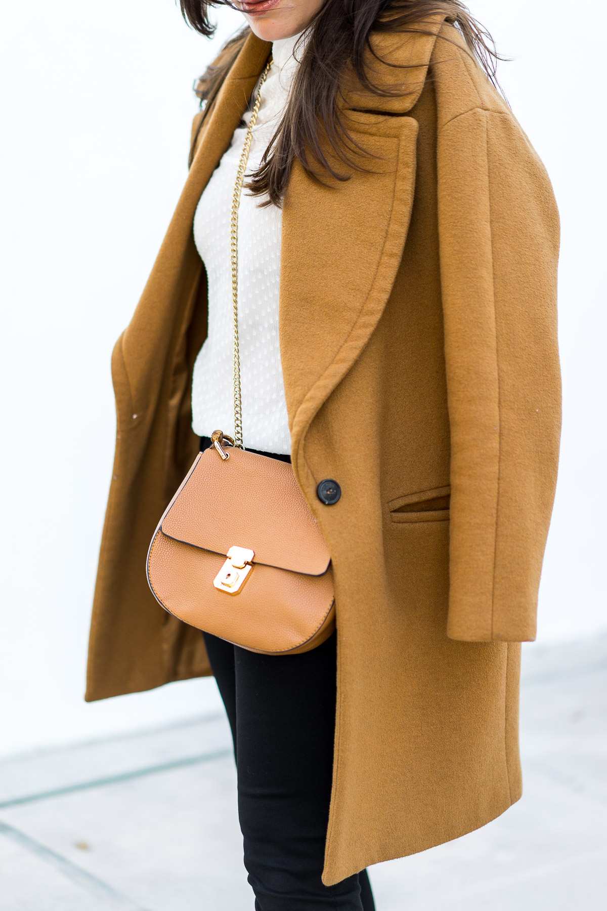 South Florida blogger Amanda shares her classic tan coat by Zara with Chloe Drew dupe bag on her blog A Glam Lifestyle