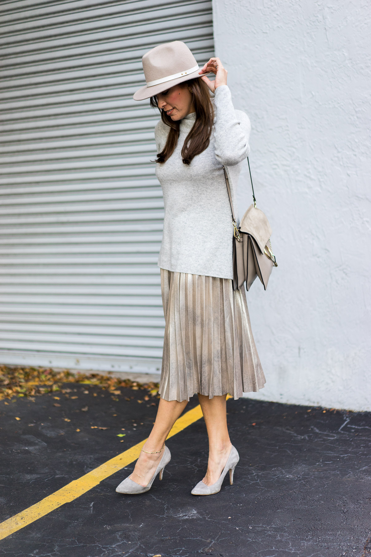 A Glam Lifestyle blogger Amanda wears Zara gold metallic midi skirt with her grey cashmere sweater and Chloe Faye medium bag for Florida winter weather