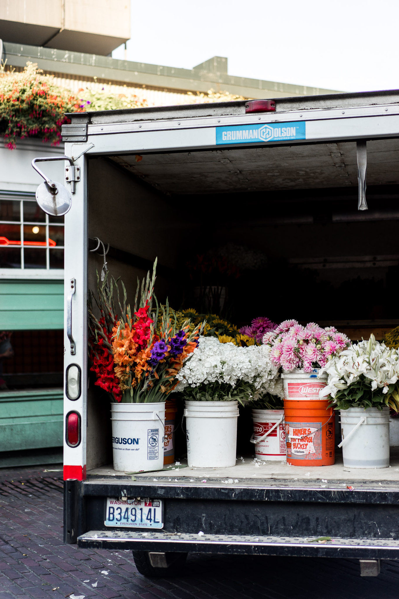 Pretty florals on display at Pikes Peak Public Market in Seattle, caught by A Glam Lifestyle blogger