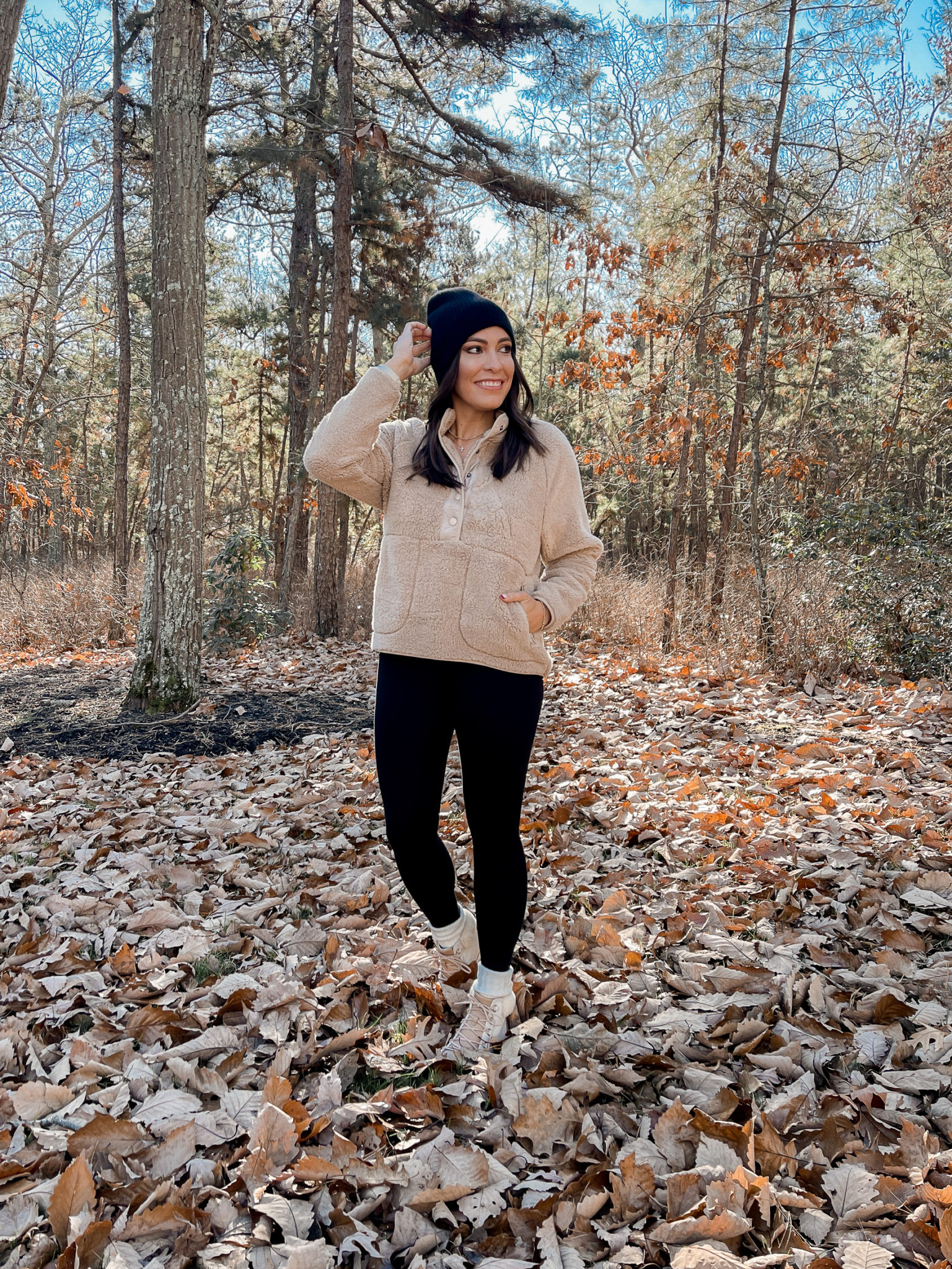 Cozy Holiday Outfit Ideas - sherpa pullover