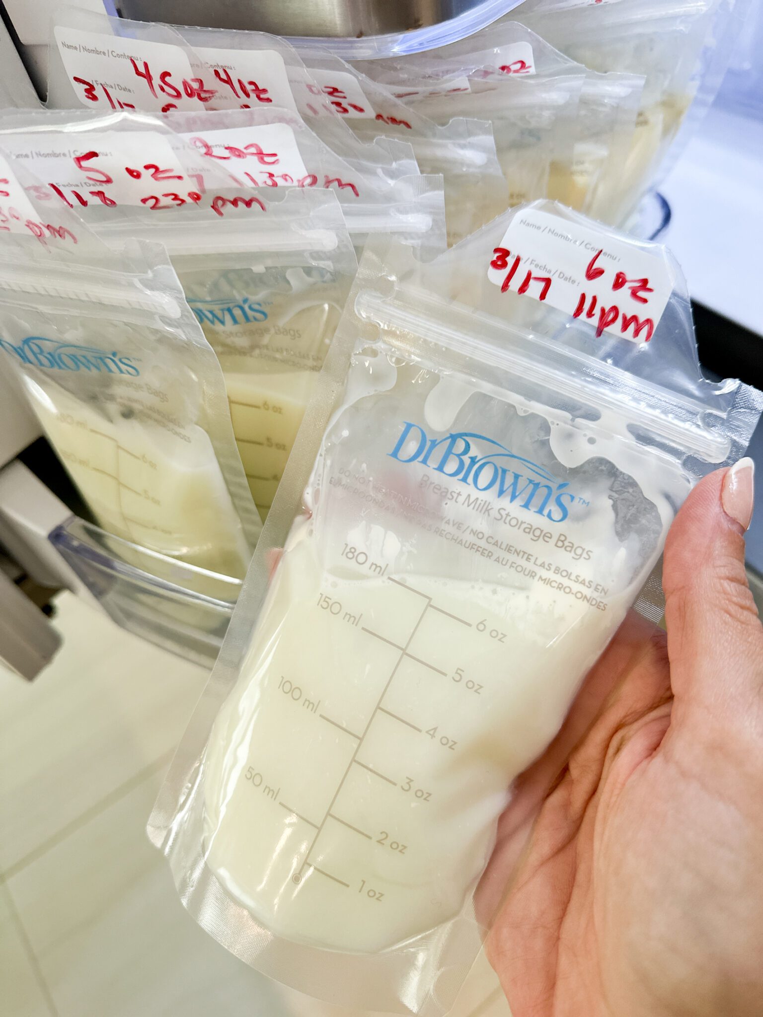 Momcozy Breastmilk Storage Bags -- 50 Bags